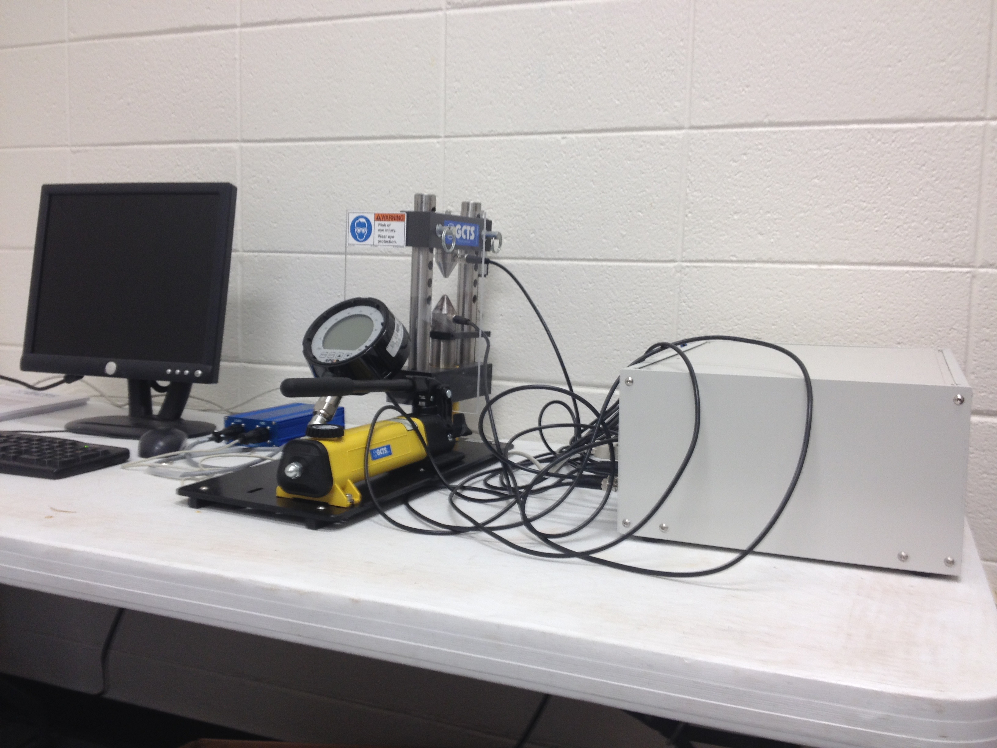 Point load test with ultrasonic measurments