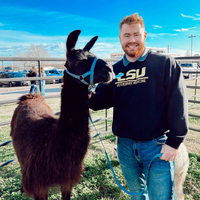 Trace poses with an llama. 