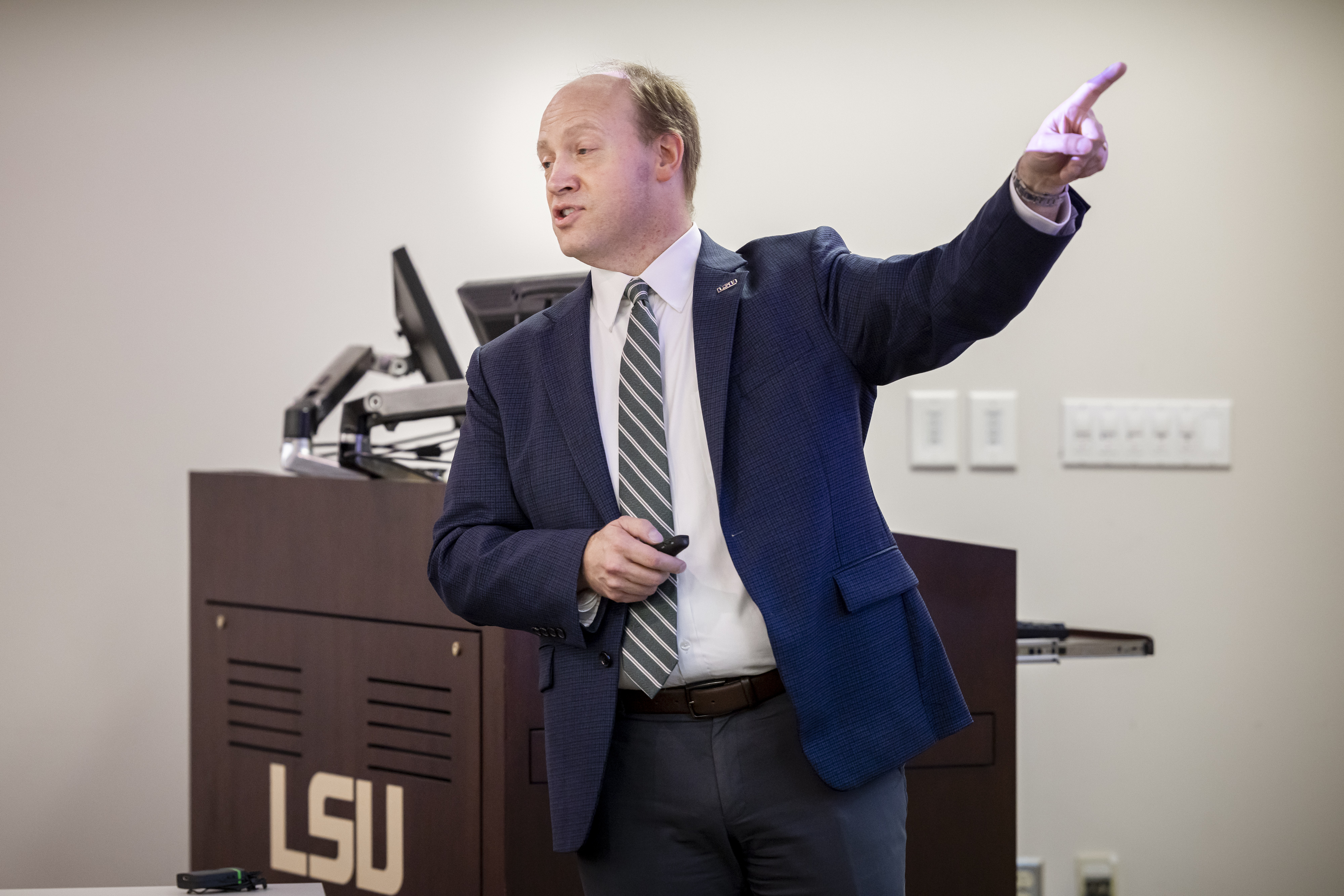 Energy Under Secretary Geri Richmond visits LSU PERTT Lab