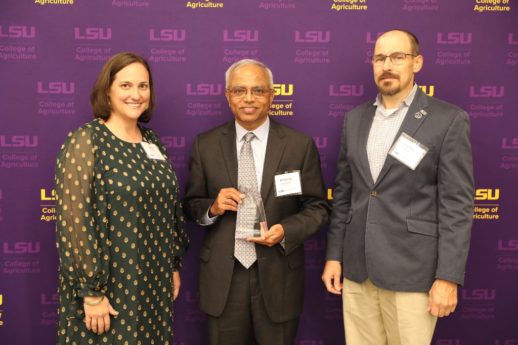 Dr Krishna Subbarao Receiving Award