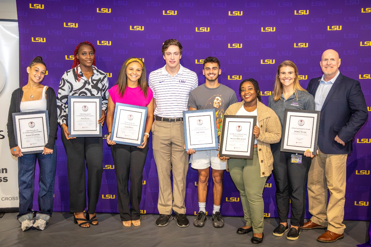 LSU students receive an award saving a student who collapsed in March.