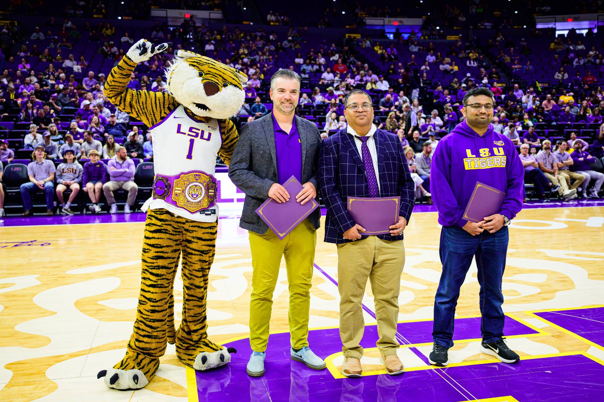 Mike the Tiger and members of the DeepFire team at a Men's Basketball game