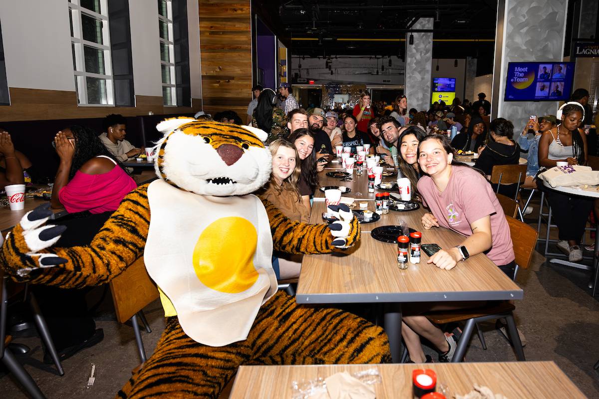 LSU students and Mike the Tiger at the Late Night Breakfast