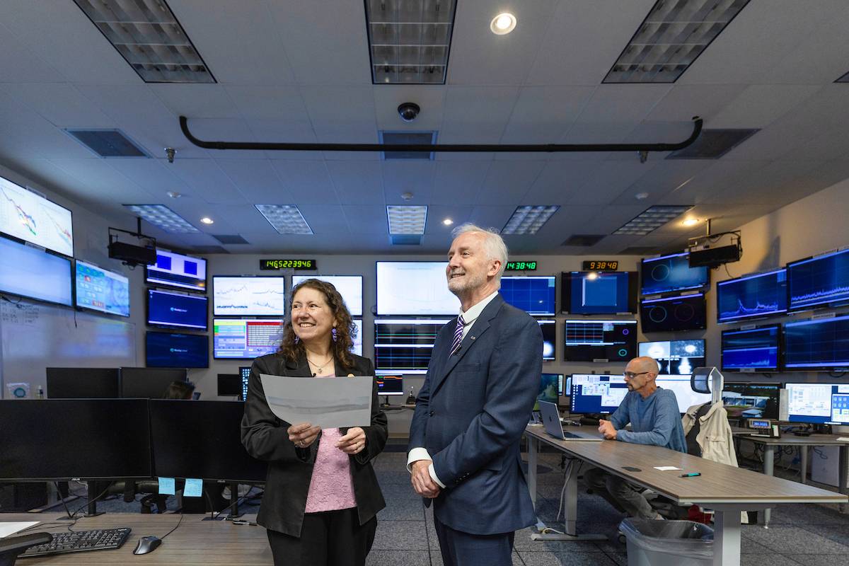 Chancellor Jim Dalton speaks with Gabriela Gonzalez inside LIGO
