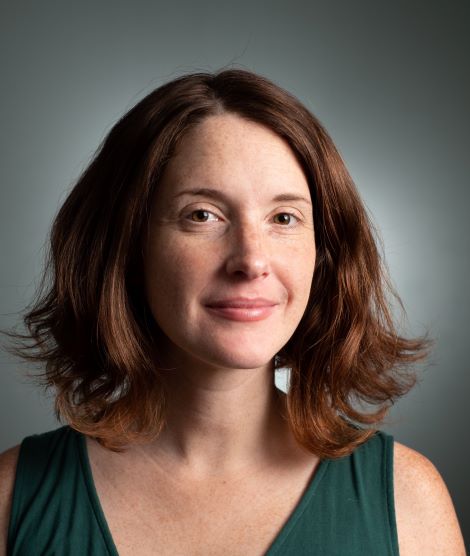 Holly Peterson headshot