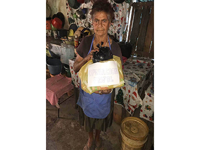 Photo of an elderly woman benefiting from Operacion Frijol