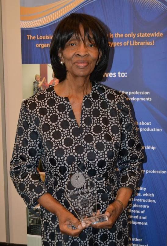 Alma Dawson recieving an award