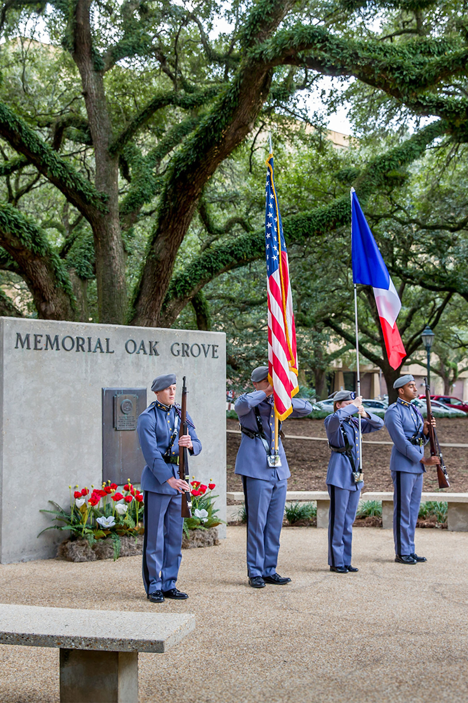 soldiers in memorial oak grove