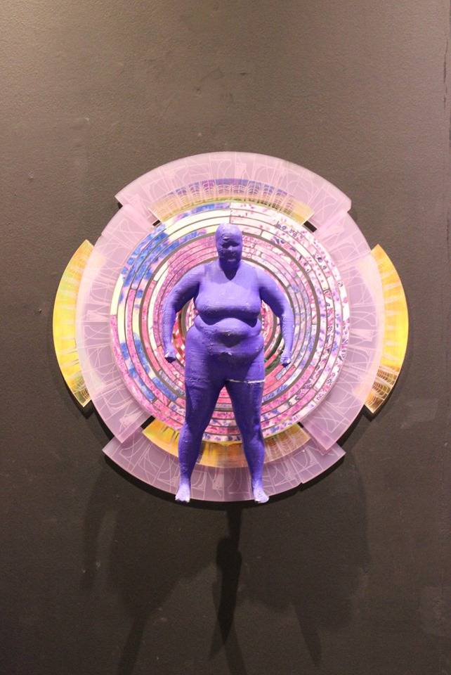 Model of Marie in front of circles