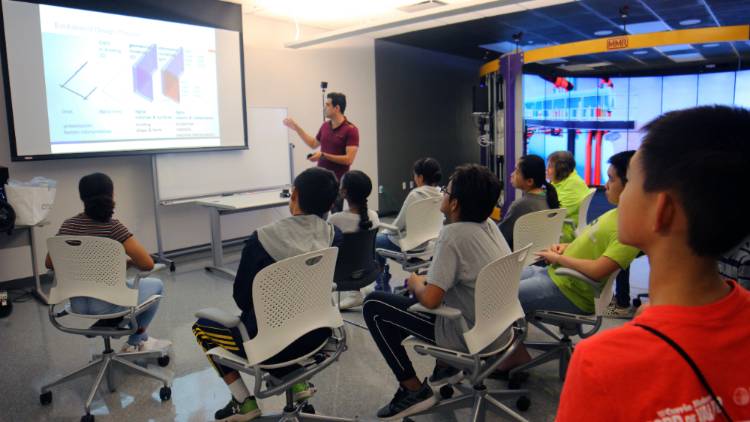 Professor giving young students presentation in BIM lab