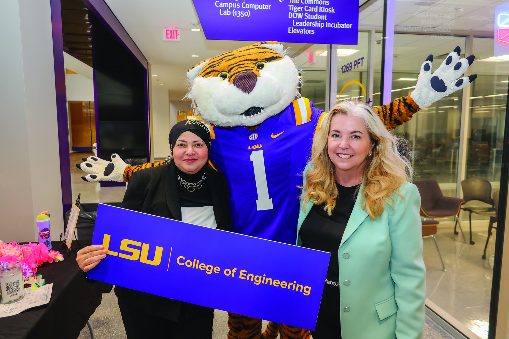 Marwa Hassan, Vicki Colvin and Mike the Tiger