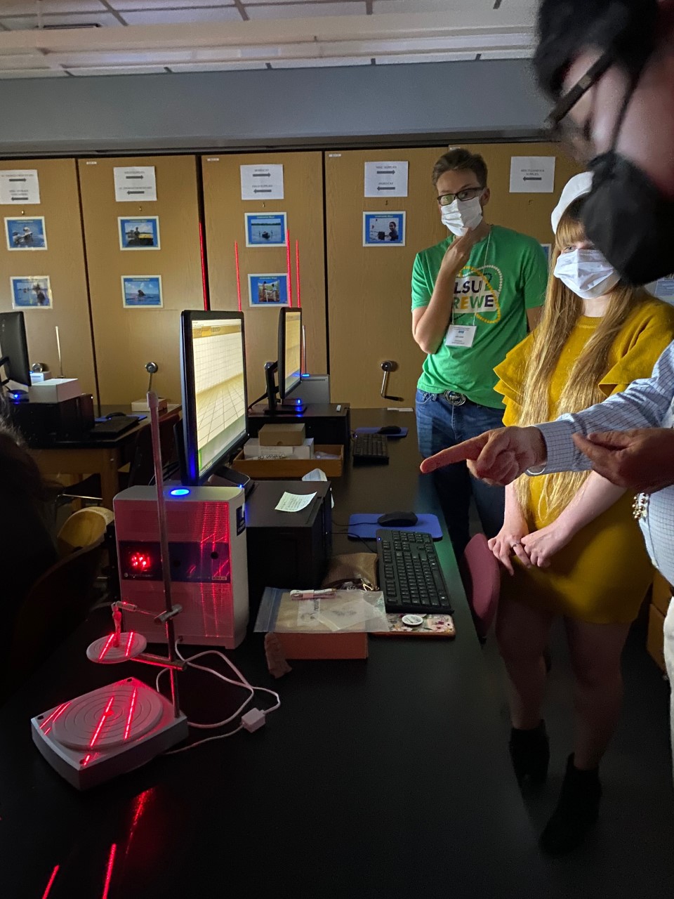 Undergraduates Conan Mills, Eric Labar, and Isabella Lemoine demonstrated use of 3D scanners in the DIVA lab during the tour