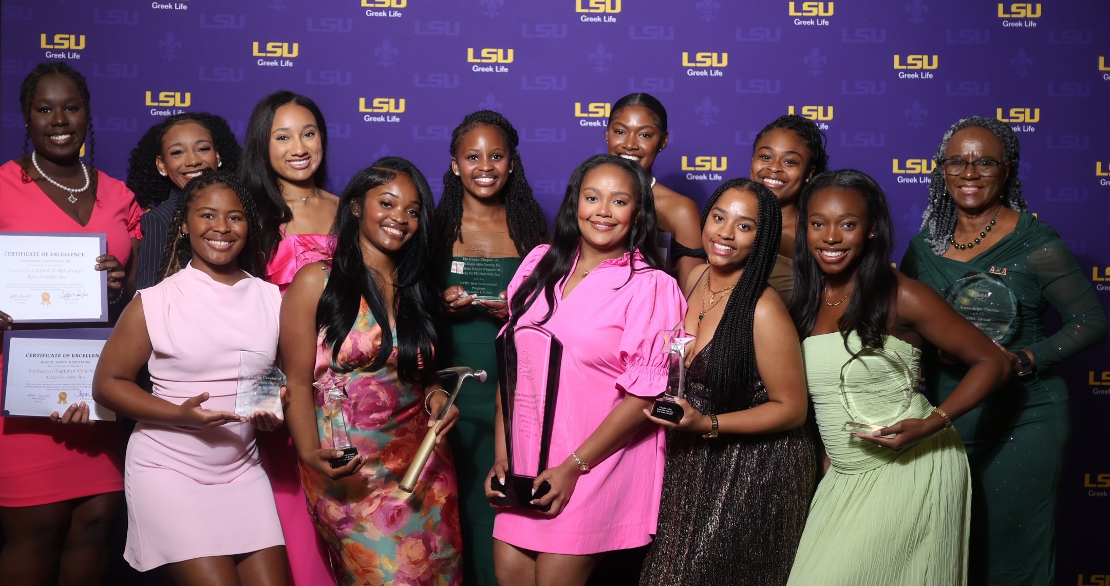 women of aka pose with award