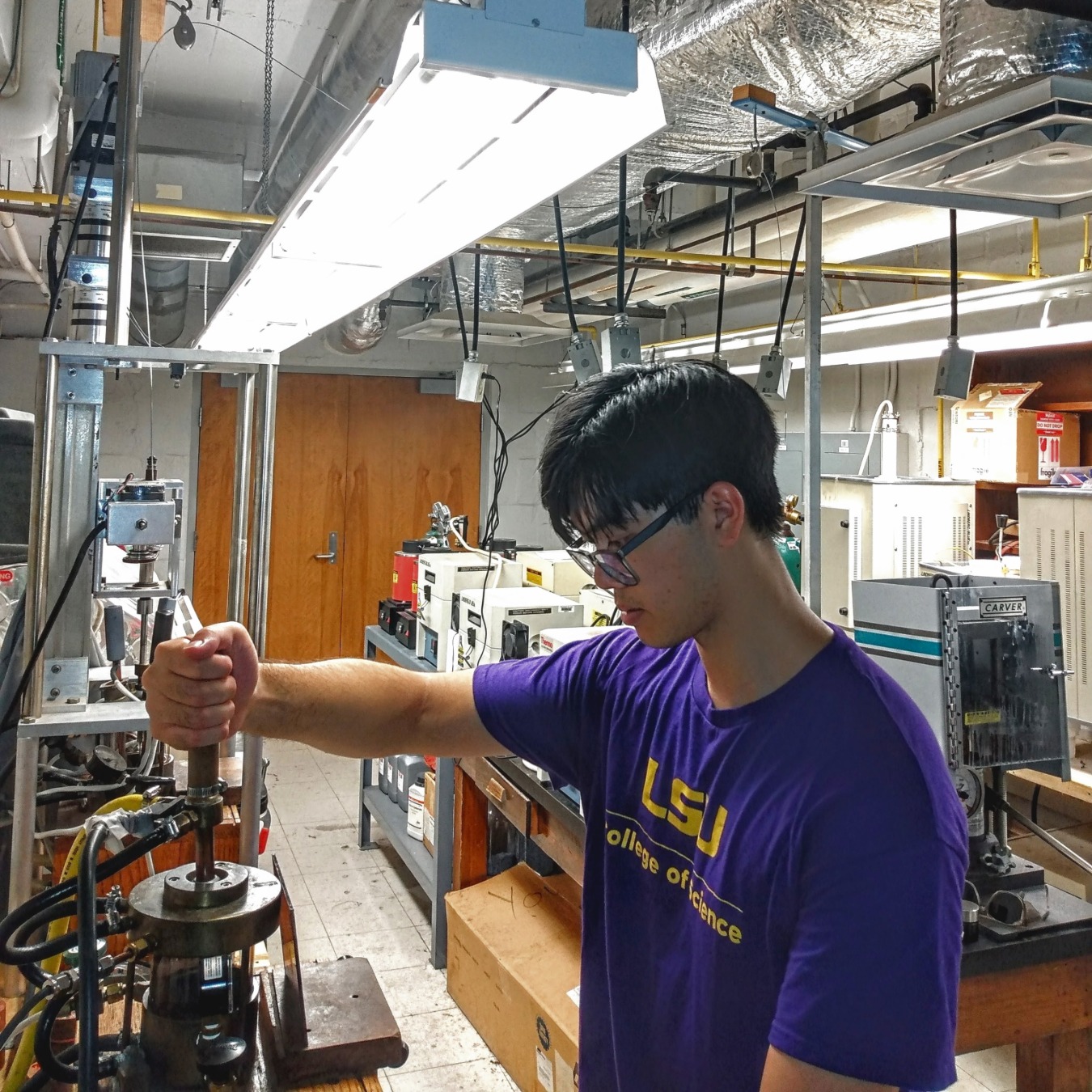 Photo of Ogden Honors College student David Nguyen working in David Young's lab.