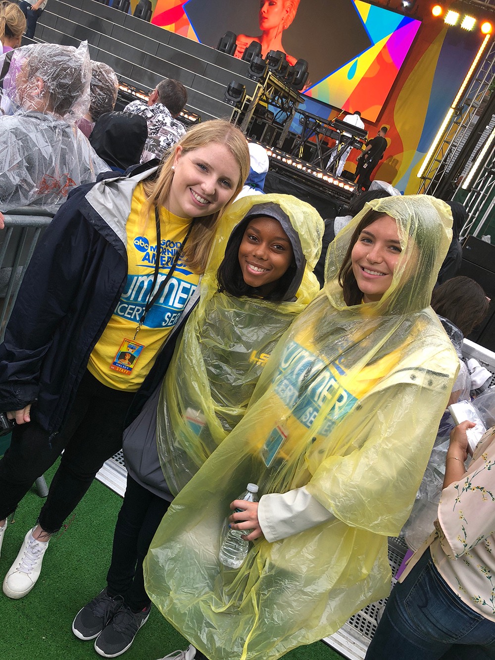 Photo of LSU student Kennedi Walker and other members of the "Good Morning America" staff