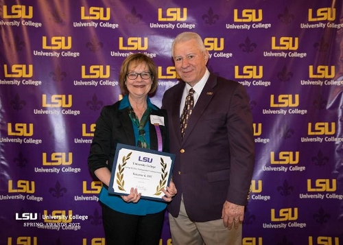 Roxanne Dill awarded Deer Teaching Award