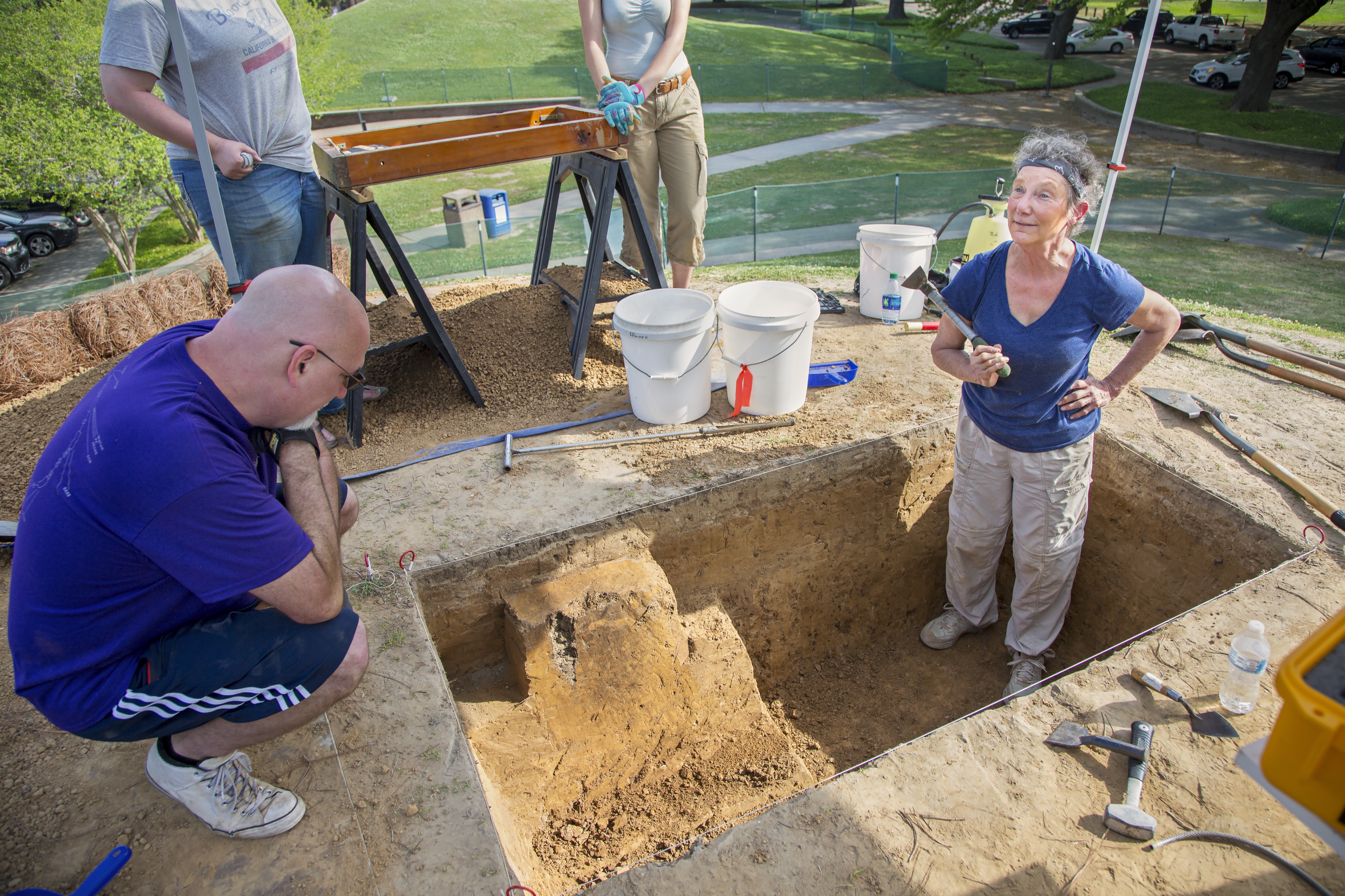 LSU professors Rebecca Saunders and Brooks Ellwood excavation the Campus Mound B