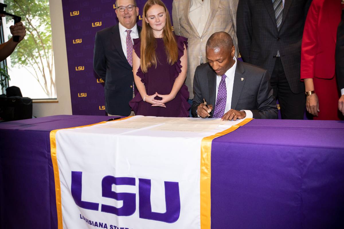 President Tate signs A&M Agenda with Southern University