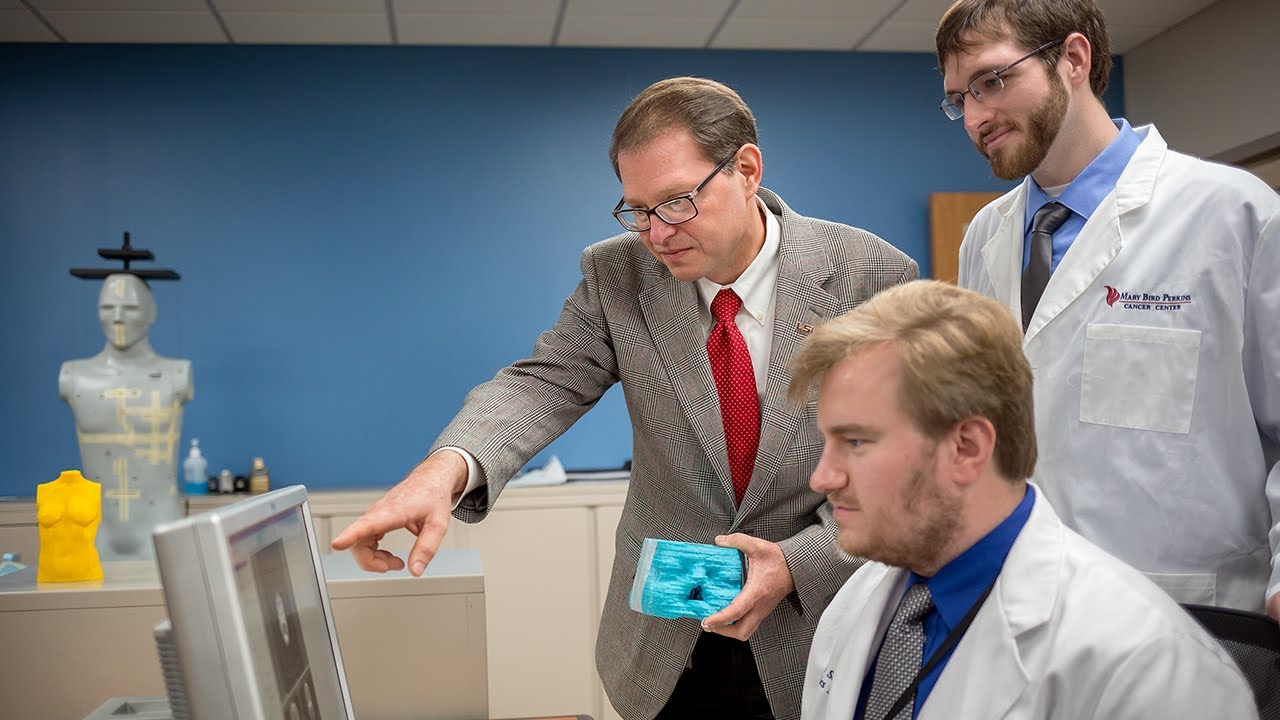 Professor Wayne Newhauser&nbsp;from LSU working with students in his lab.